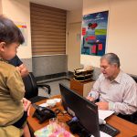 ویزیت بیماران بیرجندی توسط دکتر ایزدی به همت مؤسسه خیریه محکم در بیمارستان رازی